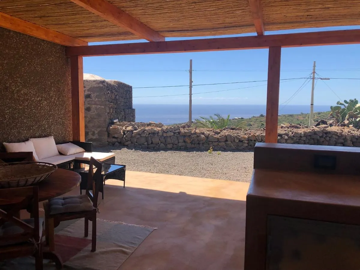 Villa Dammuso Rekhale con vista mare Scauri  Italia