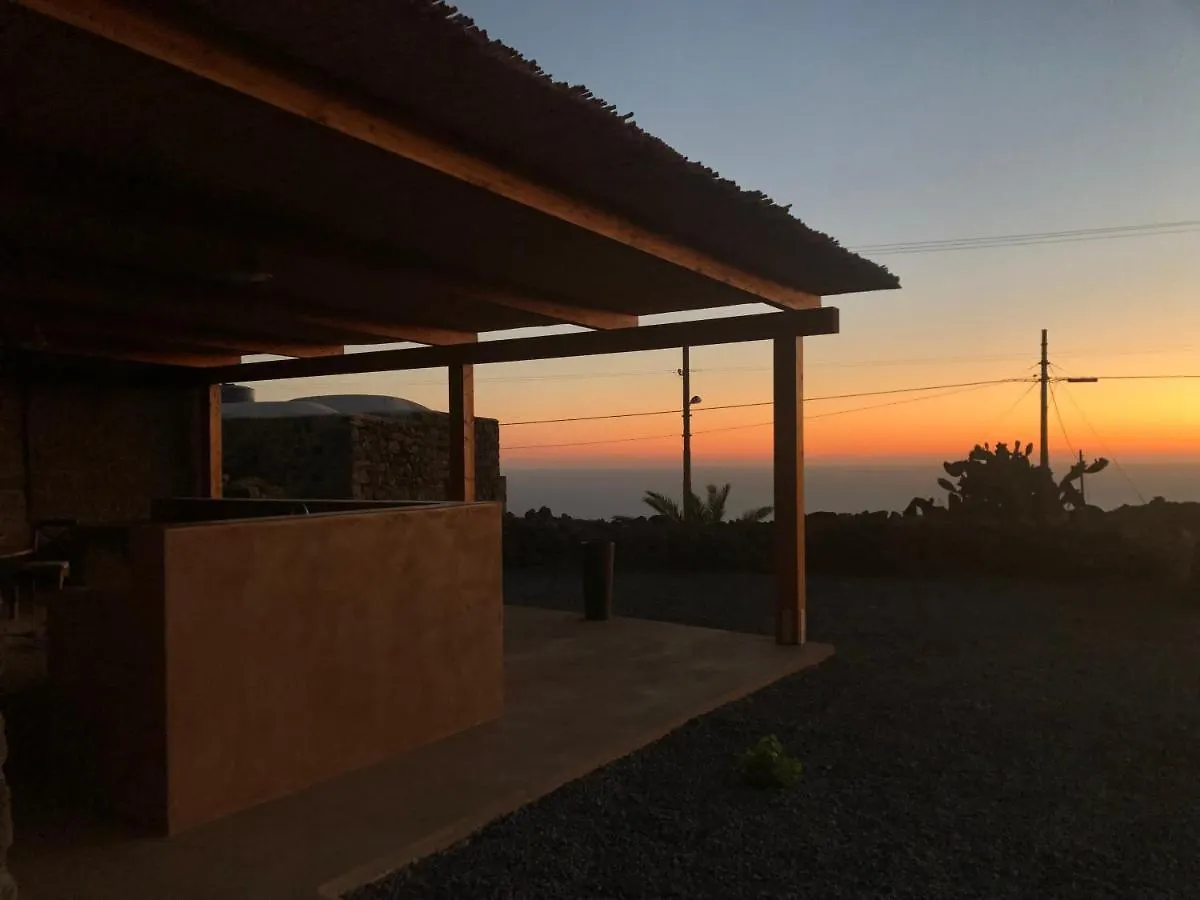 Villa Dammuso Rekhale con vista mare Scauri  Scauri (Sicily)