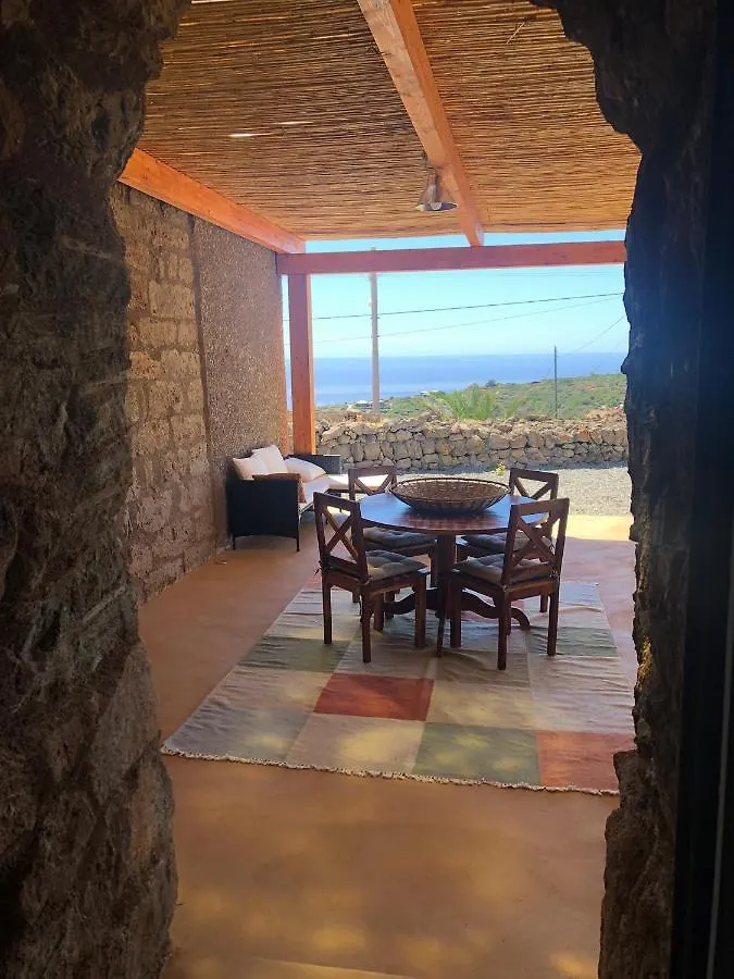 Villa Dammuso Rekhale con vista mare Scauri