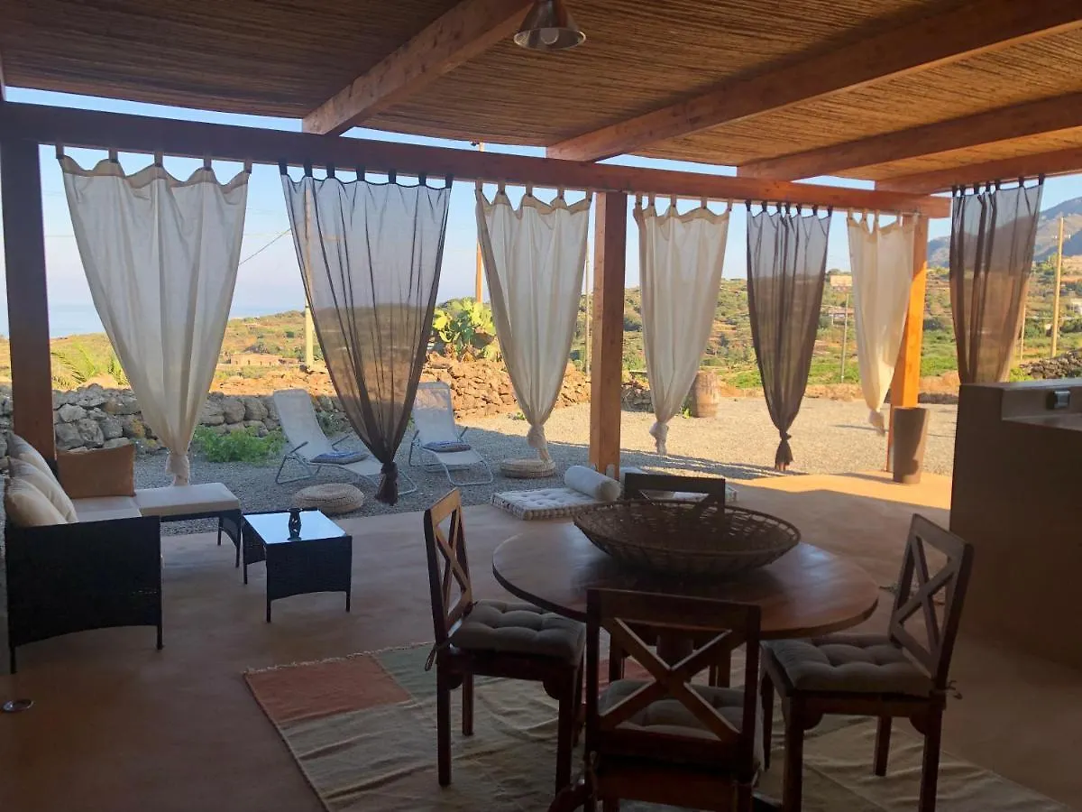 Villa Dammuso Rekhale con vista mare Scauri